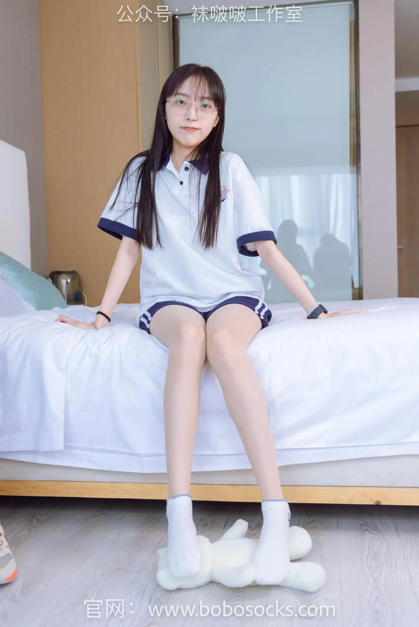 [BoBoSocks袜啵啵]NO.118 稚予-运动鞋、白棉袜、肉丝、踩小熊玩偶 [140P]插图2
